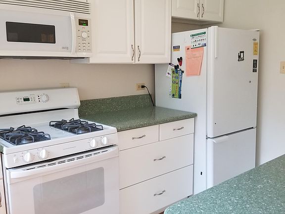 4th image of 10667 Montrose Ave APT 202