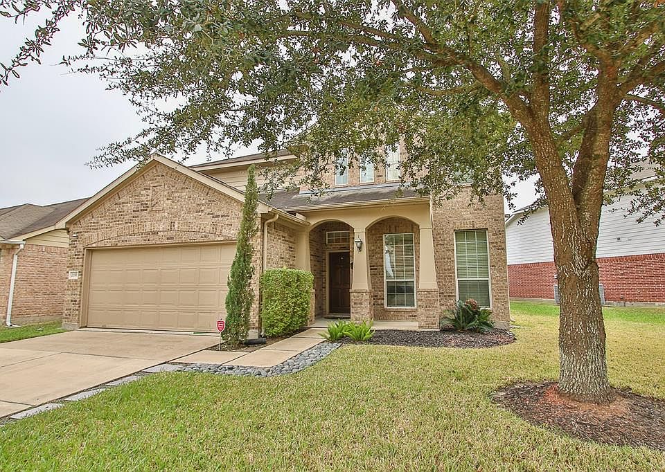 Large home with an open floor plan features 4 Bedrooms and 2.5 Bathrooms