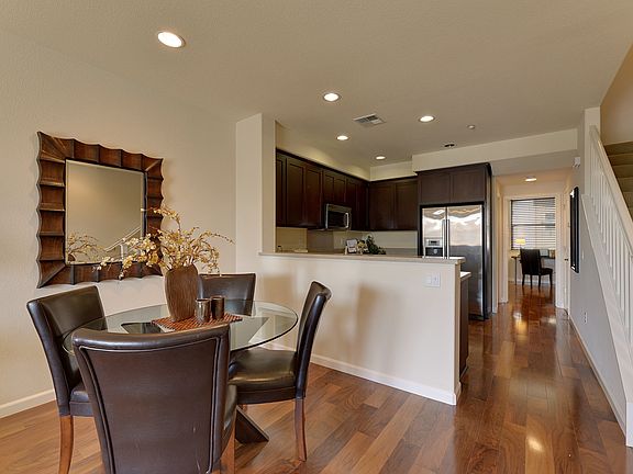 5th image of 688 Grandview Trl