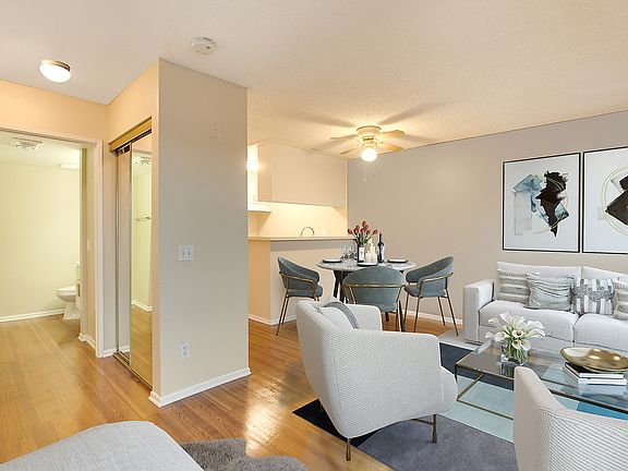 3rd image of 914 S Wilton Pl #201