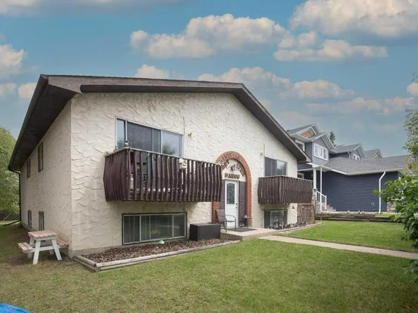 4639 48th St, Sylvan Lake, AB T4S 1L4