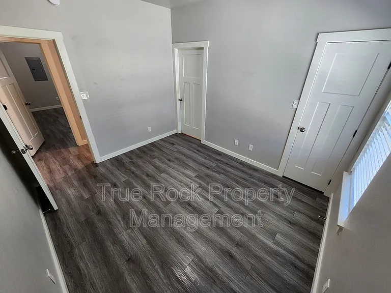 219 S Hope St — Photo 8