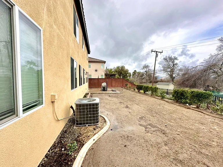 18468 Hillview Ln — Photo 18