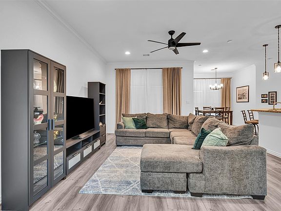 3rd image of 1101 Isabella Blvd