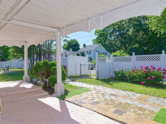 3rd image of 1 Rockland Road Ct