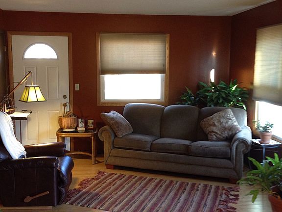 2nd image of 420 River Dr W