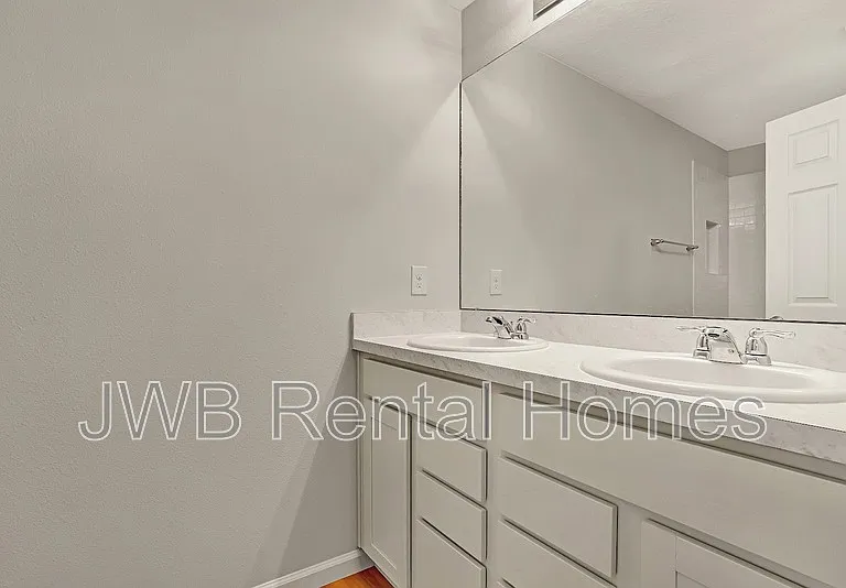 3205 Echo St — Photo 12