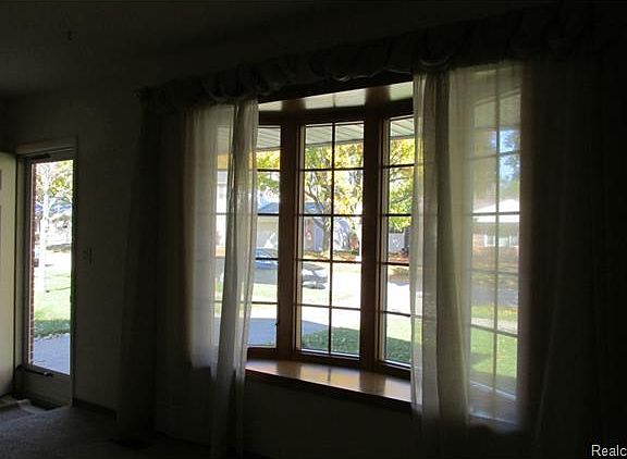 4th image of 9311 Westbury Ave
