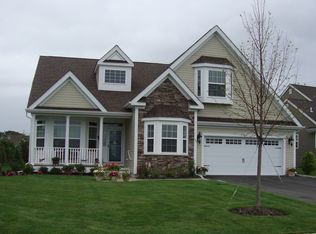 355 Stonecrop Rd, Riverhead, NY 11901