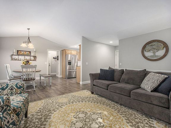 4th image of 12170 Sarabeck Ln