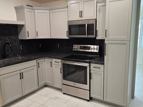 12215 N 112th Ln #12213, Youngtown, AZ 85363