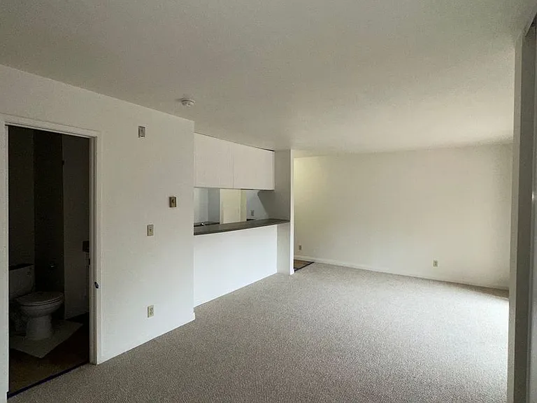 Aztec Apartments — Photo 3