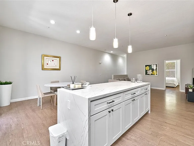 1139 Elfstrom Dr — Photo 2