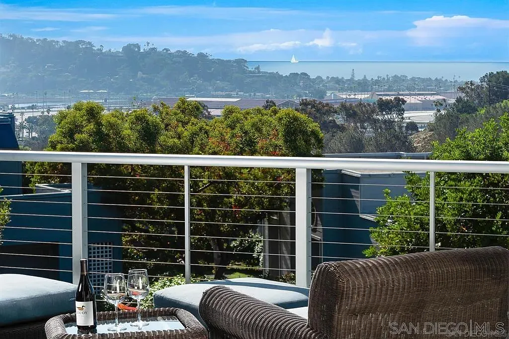 2 bed, 2.5 bath, 1691 sqft, $8,500 — Photo 4