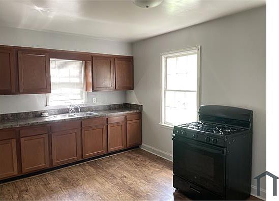 3rd image of 219 N 39th St