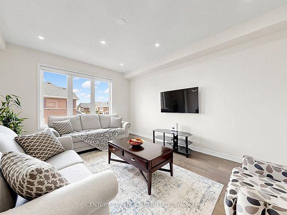 3rd image of 2715 Sapphire Dr