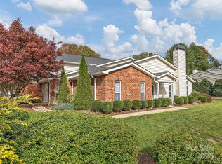 34 Lake Pointe Cir, Hendersonville, NC 28792
