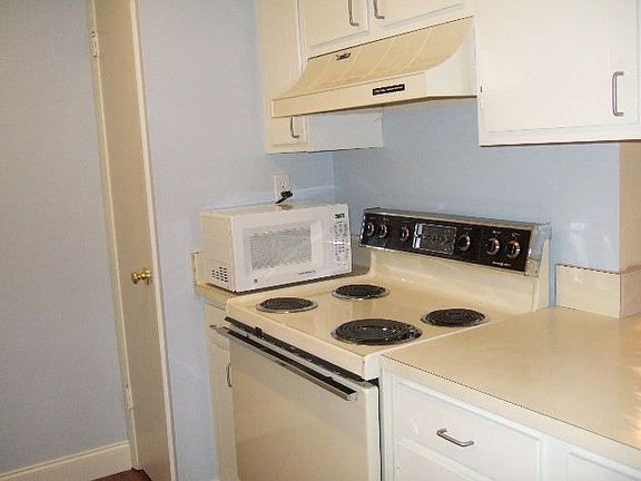 Oven, vent hood, and microwave