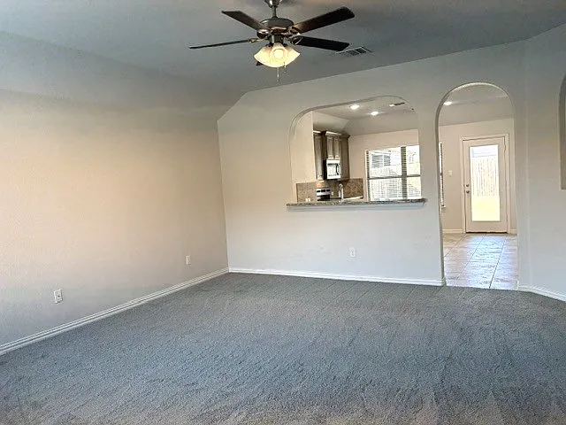3 bed, 1500 sqft, $2,050 — Photo 2