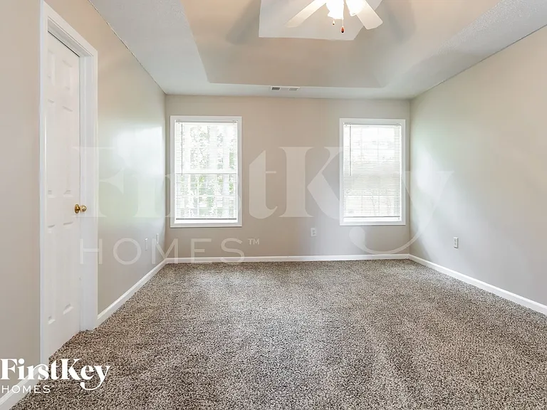 1046 Preserve Ln — Photo 9