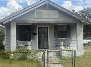 207 10th St, Greenwood, MS 38930