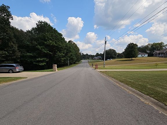 5th image of 4004 Lakewood Dr