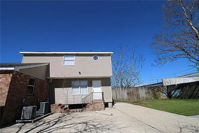 229 Oak Ave
