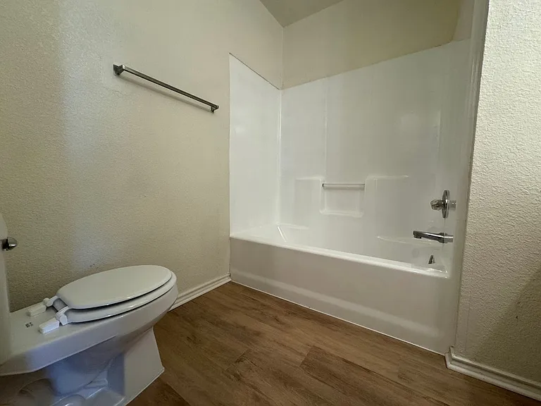 4600 Greyhound Dr — Photo 22