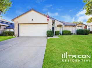 8301 Cloverglen Ln, Fort Worth, TX 76123