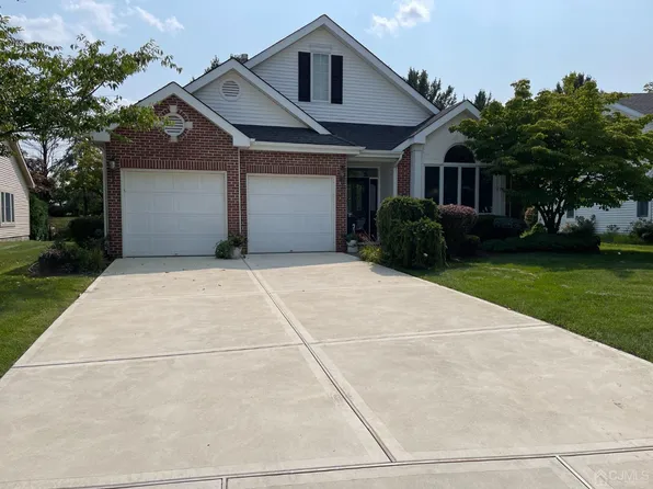 18 Wakefield Ct, Monroe Township, NJ 08831
