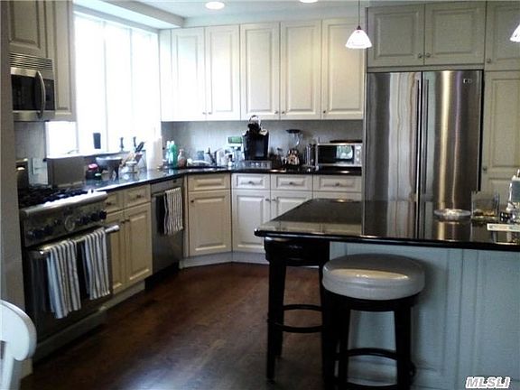 5th image of 30 Old Town Ln