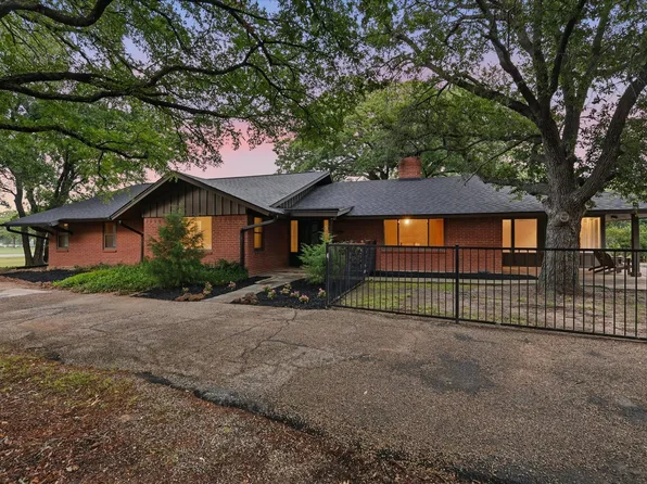 3694 Green Meadow Ln, Flower Mound, TX 75022