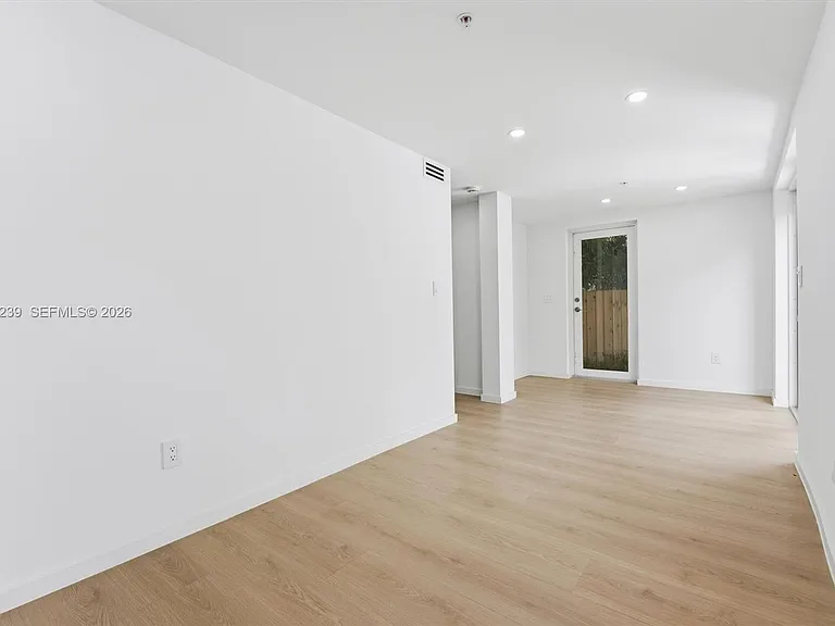 824 SE 12th Ct #840 — Photo 23
