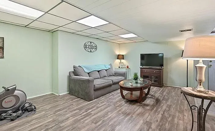 2320 Crestview Rd — Photo 19