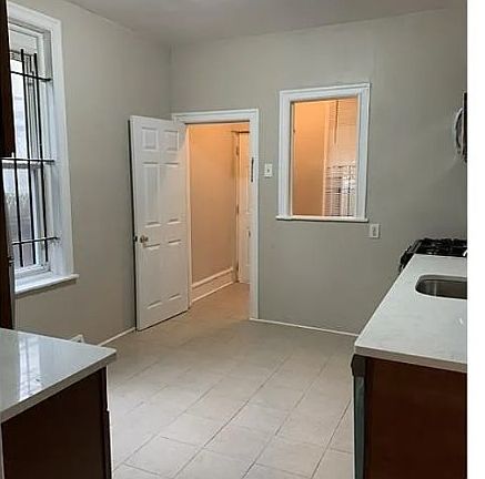 3rd image of 5141 Marion St