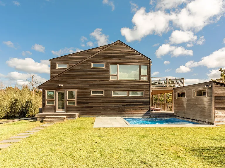 81 Hampton Ln — Photo 16