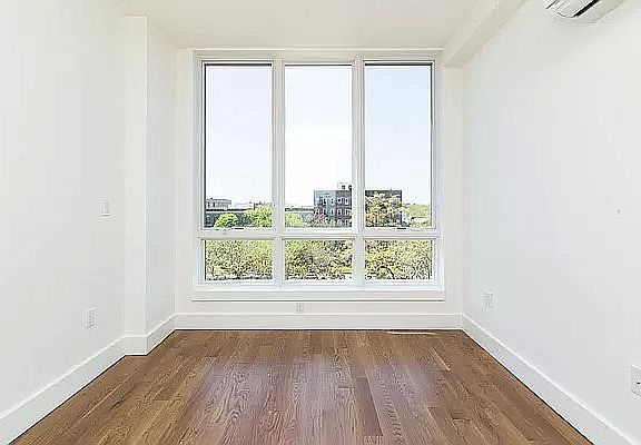 4th image of 585 Ocean Pkwy #8A