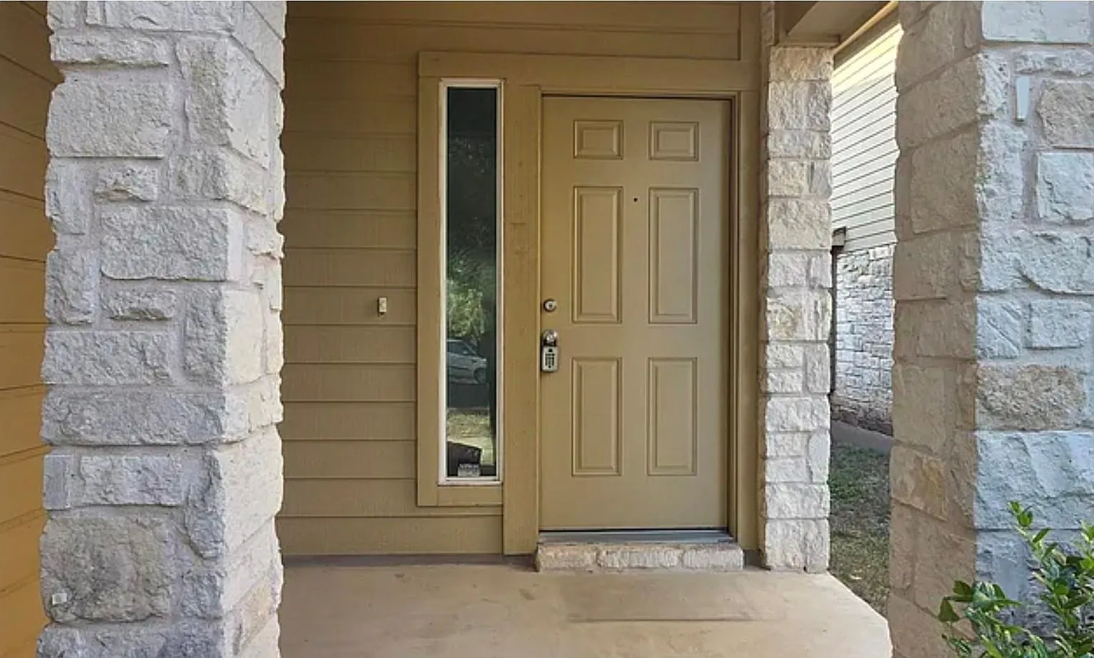 3 bed, 2.5 bath, 1590 sqft, $1,895 — Photo 3