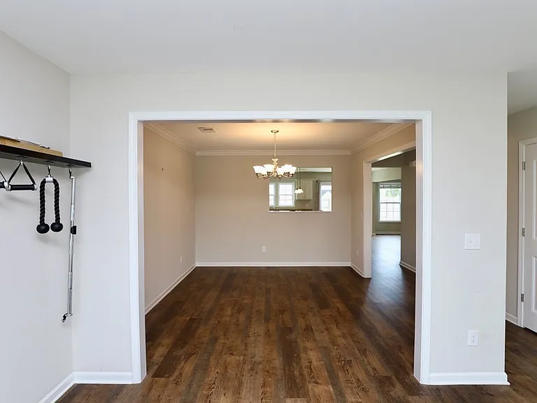 3680 Moseley Dr — Photo 11