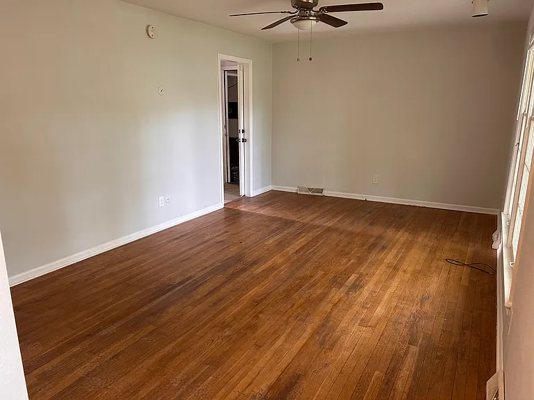 13318 Donnelly Ave — Photo 9
