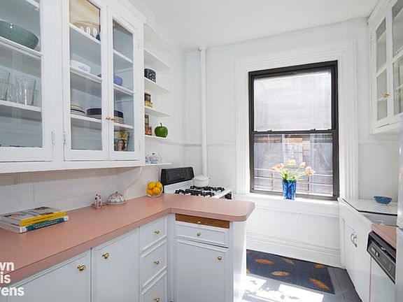 3rd image of 609 W 111th St #43