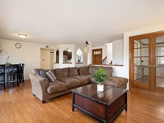 5th image of 11024 Green Tree Ln