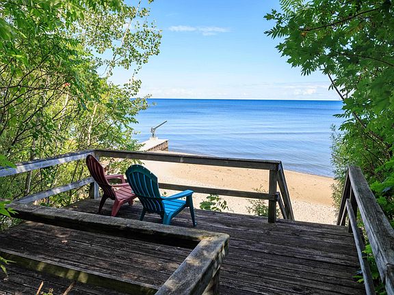 2nd image of 2345 Lakeshore Rd