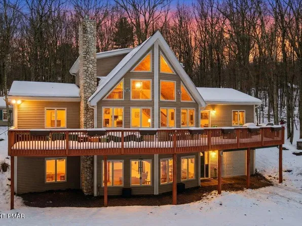 115 Pioneer Dr, Lackawaxen, PA 18435