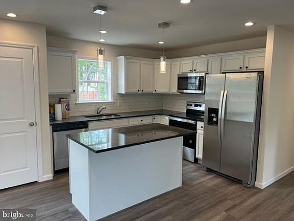 4th image of 204 Robin Rd