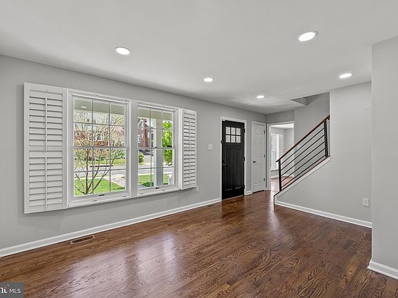 5th image of 2022 N Taylor St