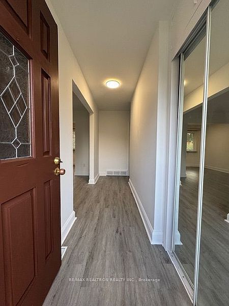 Toronto House for rent - 4 Bedrooms — photo 2
