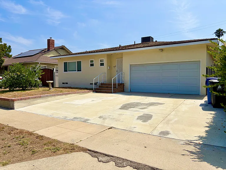 4506 Bakman Ave — Photo 3
