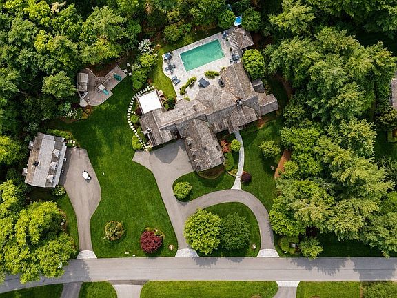3rd image of 9 High Ridge Dr