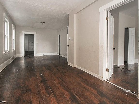 5th image of 7914 Halle Ave